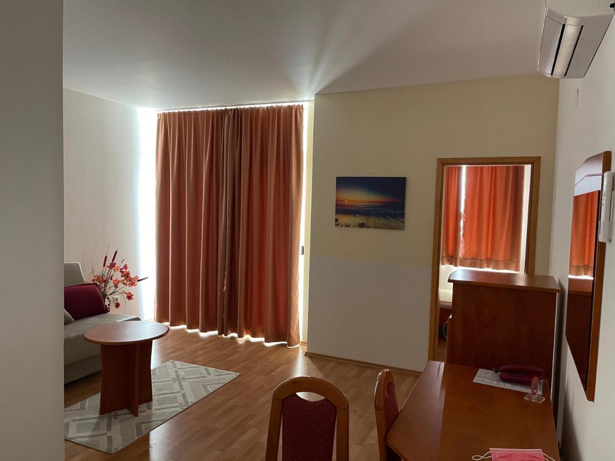 Villa Sunce พอดโกรา ภายนอก รูปภาพ